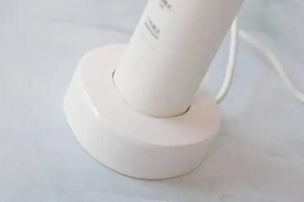 電動(dòng)牙刷感應(yīng)式充電