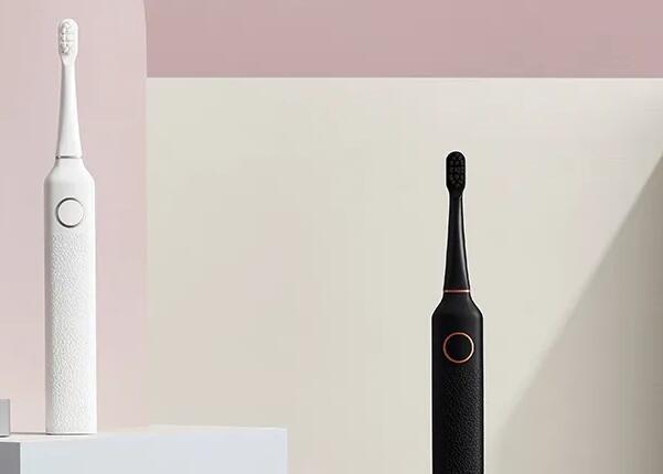 電動牙刷需要手動來回刷嗎？正確使用電動牙刷的方法詳解