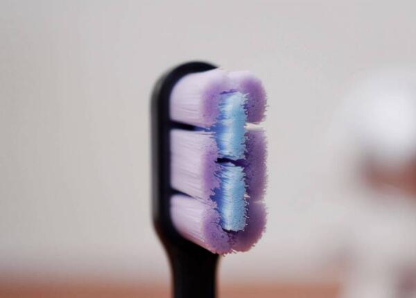 炸毛的電動牙刷刷頭