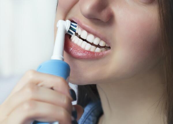 電動牙刷怎么用巴氏刷牙法？電動牙刷正確的刷牙方式操作介紹