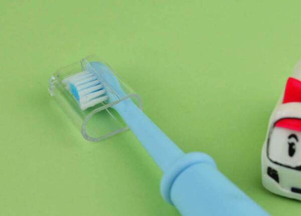 兒童用聲波震動牙刷和旋轉(zhuǎn)牙刷哪個好？牙刷類型就該這樣挑！