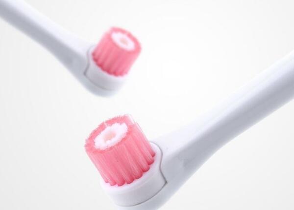 圓頭電動(dòng)牙刷傷牙齦嗎？電動(dòng)牙刷圓頭刷牙注意事項(xiàng)