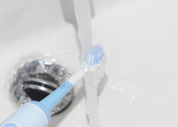 兒童使用電動(dòng)牙刷好嗎？不同齡段兒童使用牙刷分析