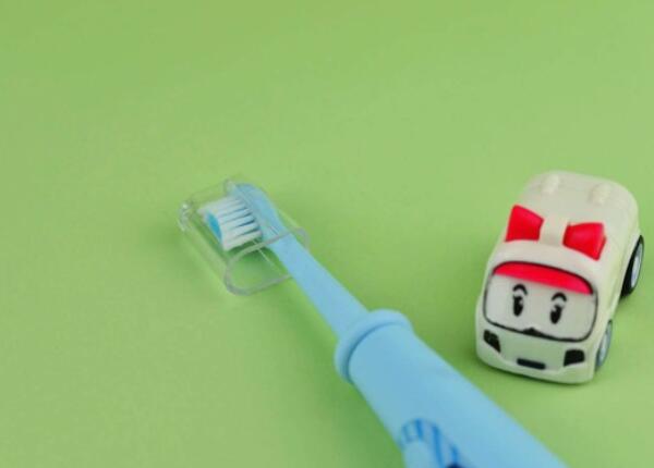 兒童用聲波還是電動(dòng)牙刷好？?jī)和浪⑻暨x有講究