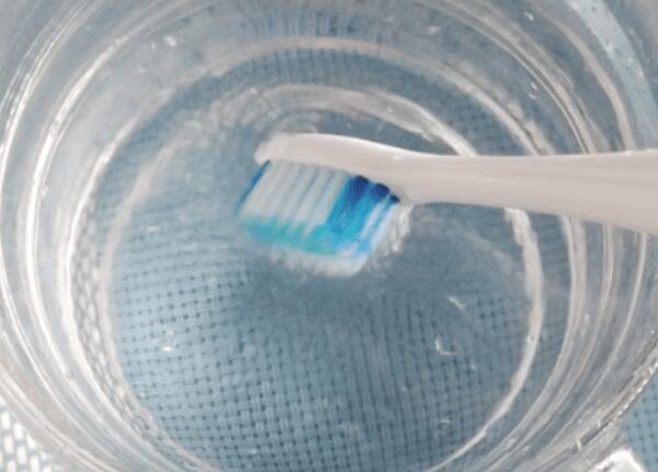 電動(dòng)牙刷發(fā)霉了怎么清洗？常見幾種發(fā)霉電動(dòng)牙刷處理方法