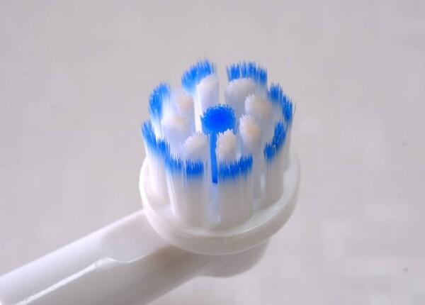 手動(dòng)和電動(dòng)牙刷哪個(gè)適合你 手動(dòng)和電動(dòng)牙刷哪個(gè)更適合你