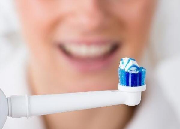 電動(dòng)牙刷刷牙正確操作方法，僅此一篇