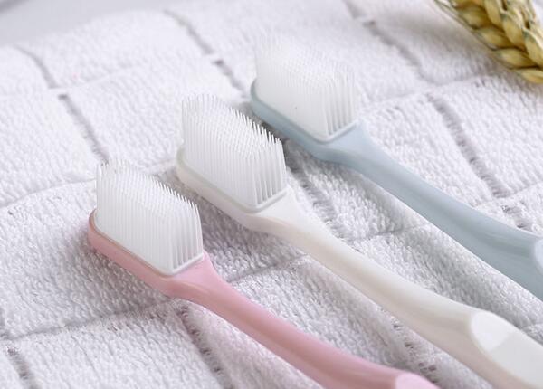 硅膠納米牙刷大頭怎么用？硅膠納米牙刷的正確使用方法